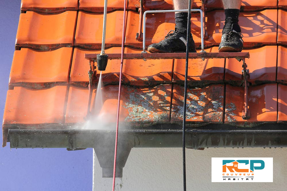 Nettoyage haute pression de toiture dans le Var